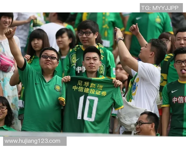 2025赛季中国足球联赛观众人数突破895万激情时刻引发热潮 2025赛季中国足球联赛观众人数突破895万激情时刻引发热潮